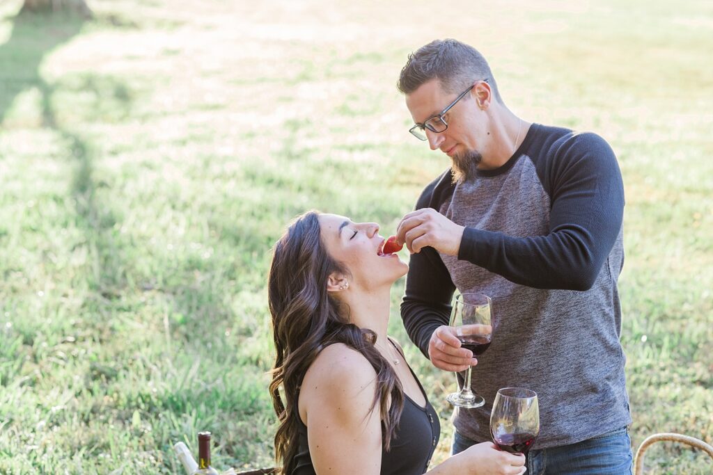 PICNIC ENGAGEMENT SESSION